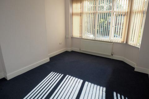 2 bedroom maisonette to rent, Myddelton Avenue, Enfield EN1 4AE