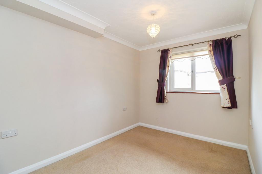 Breakspear Court, The Crescent, Abbots Langley, Herts, WD5 1 bed flat