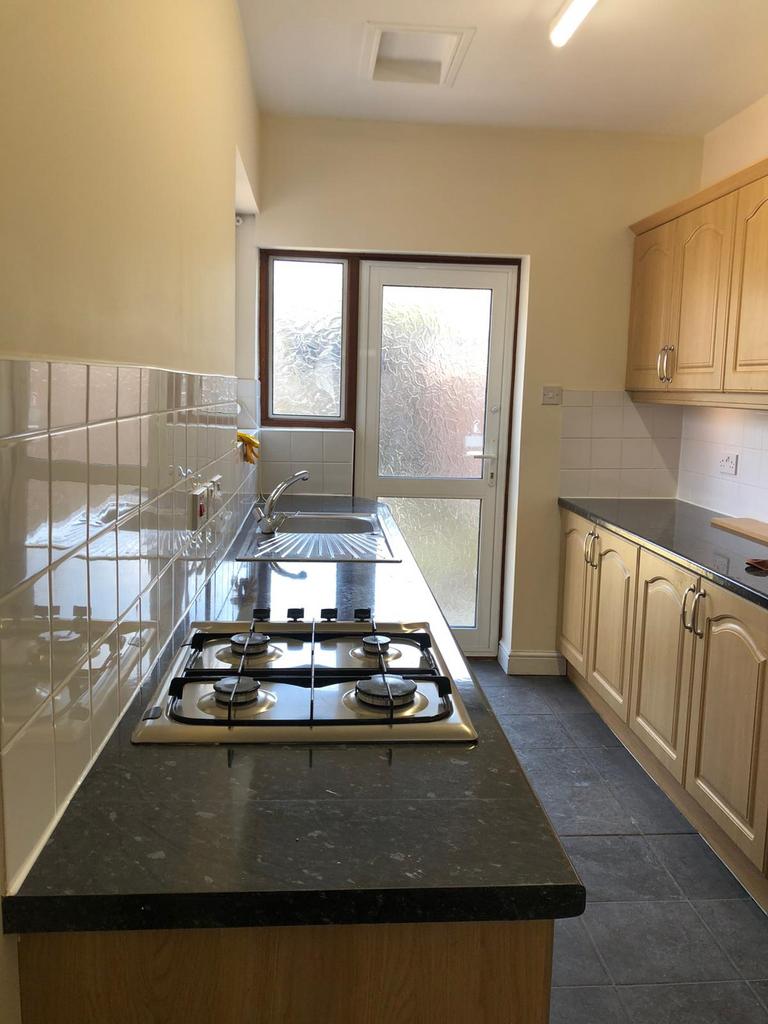 Brampton Road, London NW9 3 bed detached house £2,000 pcm (£462 pw)