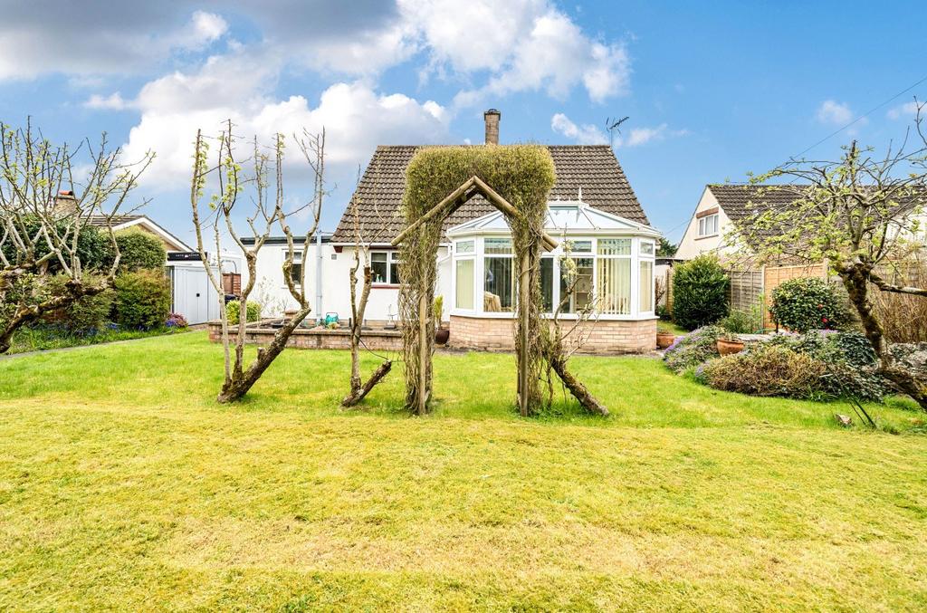 Plants Green, Warminster, BA12 3 bed chalet - £450,000