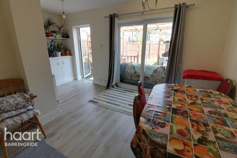 5 bedroom end of terrace house for sale - Kingsley Road, Hainault