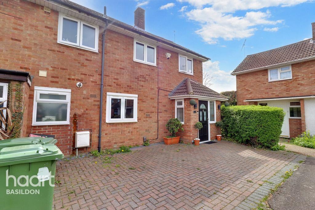 Holden Gardens, Basildon 4 bed end of terrace house £400,000