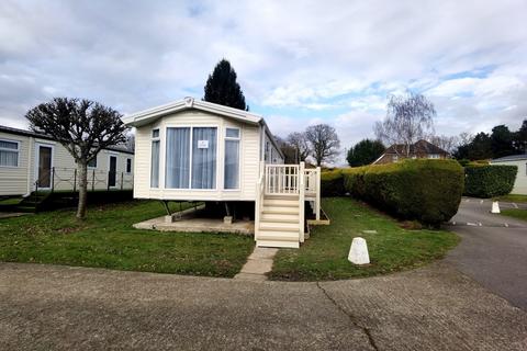 2 bedroom mobile home for sale, Southwater - Holiday Home