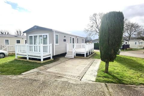 2 bedroom mobile home for sale, Southwater - Holiday Home
