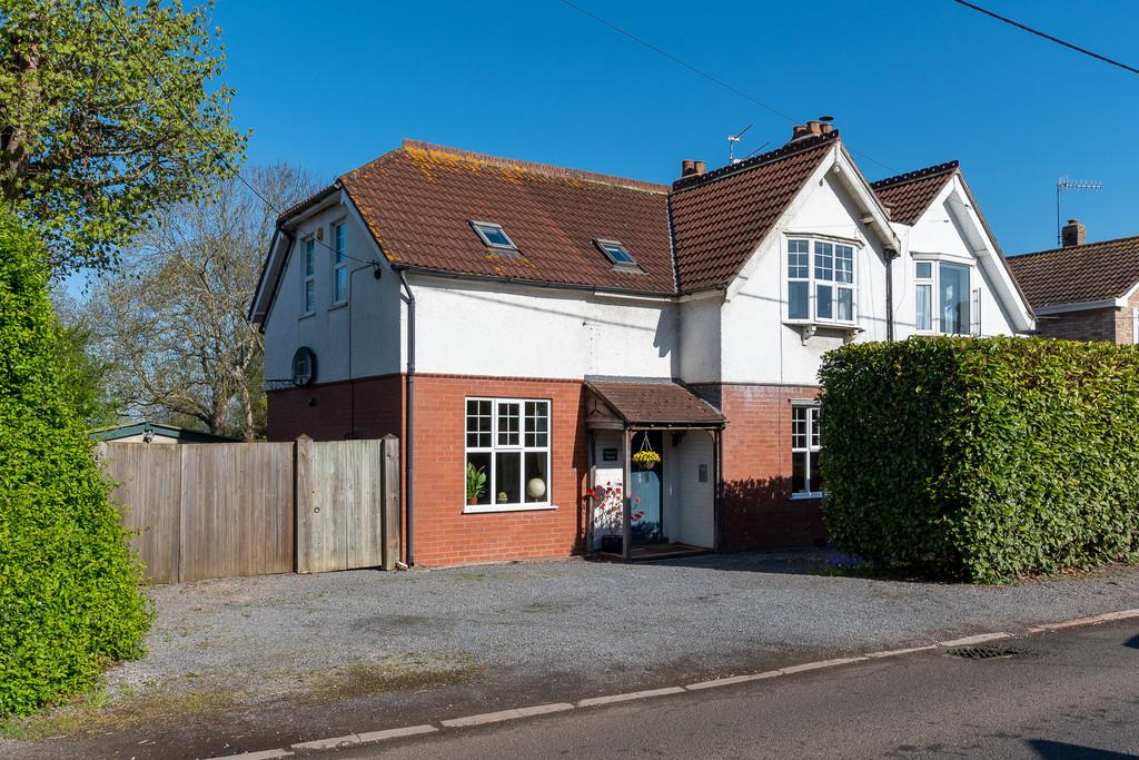Claverham Road, Claverham superb 4 bedroom family home with spectacular rear garden 4 bed semi