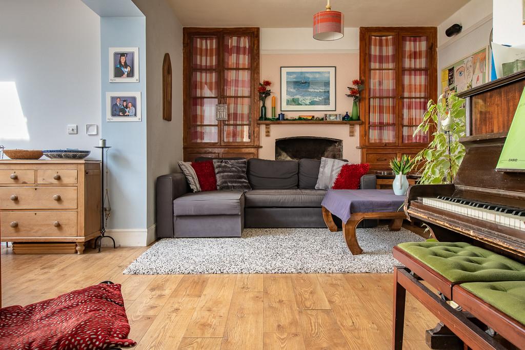 Seating area to kitchen/dining/family room