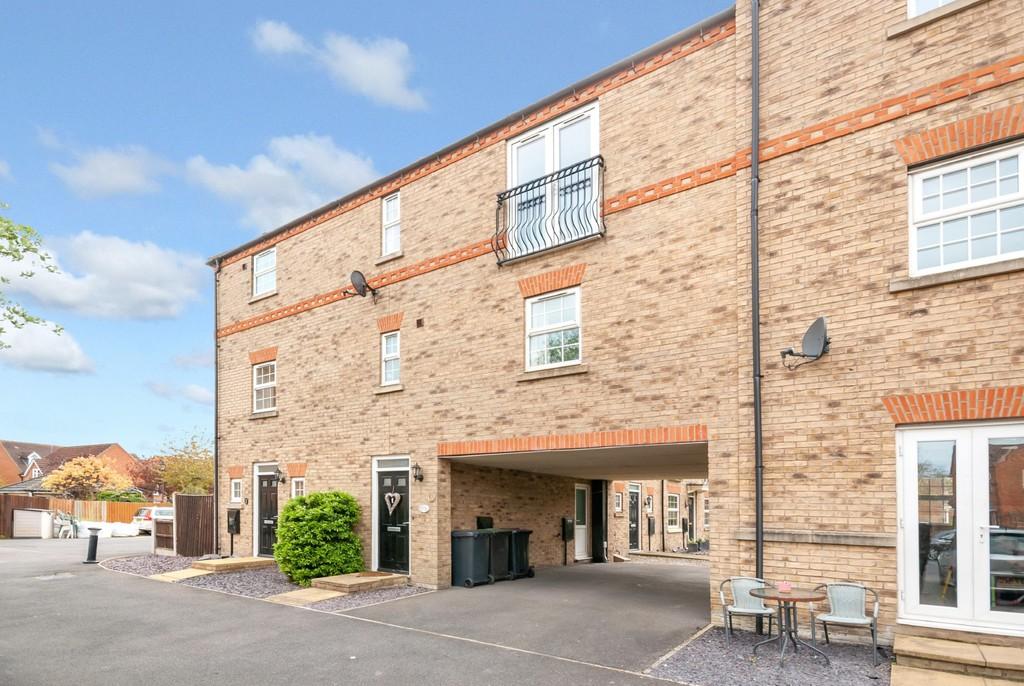 Owl Close, Witham St Hughs 2 bed terraced house £650 pcm (£150 pw)