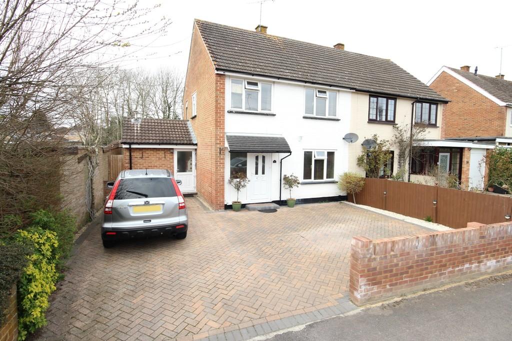 Wokingham, Berkshire 3 bed semidetached house to rent £2,100 pcm (£