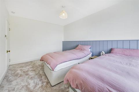 3 bedroom flat to rent, Finborough Road, Chelsea, London