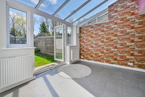 14 Broomfield Close, Guildford, GU3 3AW