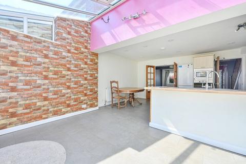 14 Broomfield Close, Guildford, GU3 3AW
