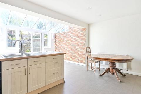 14 Broomfield Close, Guildford, GU3 3AW