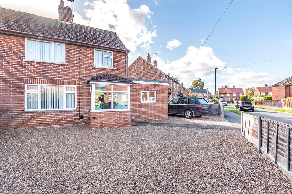 Springfield Avenue, Brough, East Riding of Yorkshi, HU15 3 bed semi