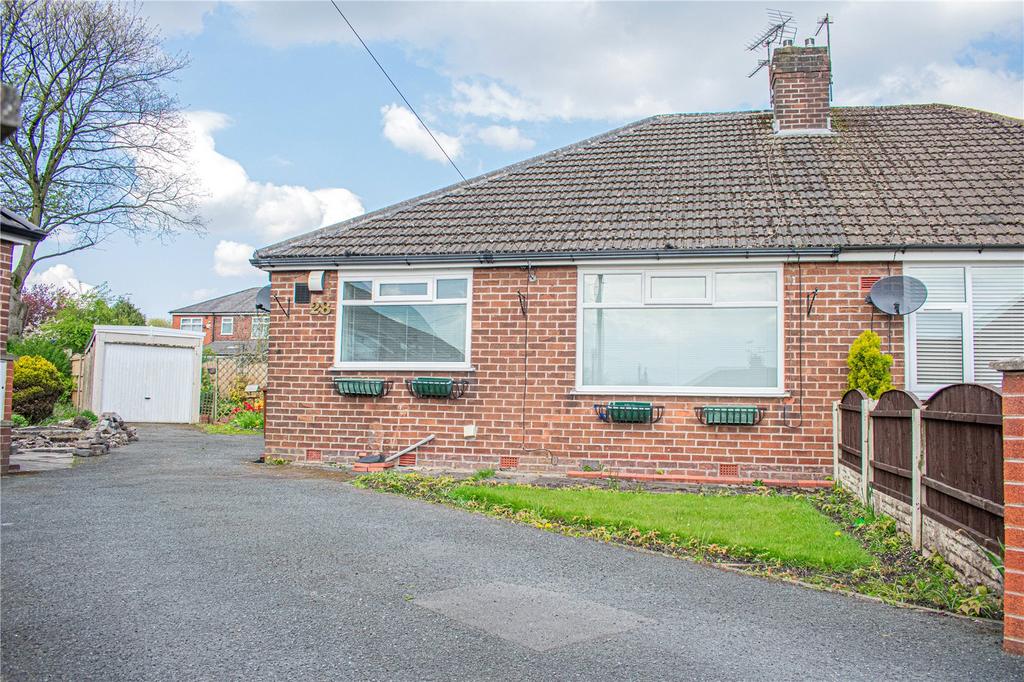 Teasdale Close, Chadderton, Oldham... 2 bed semidetached bungalow £
