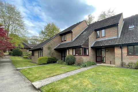 3 bedroom terraced house to rent, BEECHWOOD PARK, LEATHERHEAD KT22