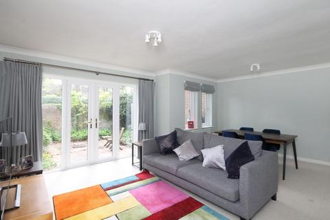 3 bedroom terraced house to rent, BEECHWOOD PARK, LEATHERHEAD KT22