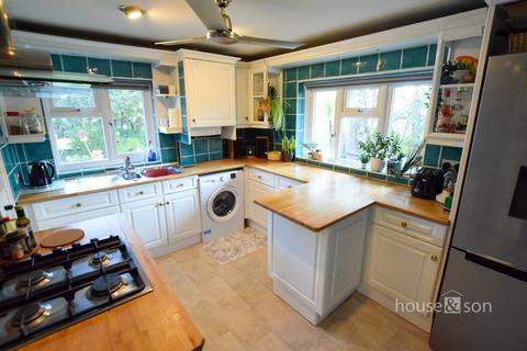 2 bedroom apartment to rent, Manor Road, East Cliff, Bournemouth, BH1
