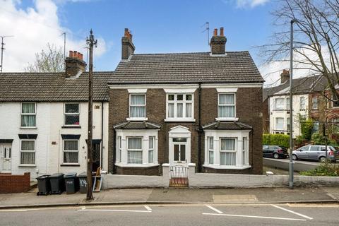 4 bedroom end of terrace house for sale - London Road, Luton