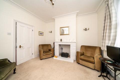 4 bedroom end of terrace house for sale - London Road, Luton
