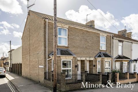 3 bedroom end of terrace house for sale - London Road South, Pakefield