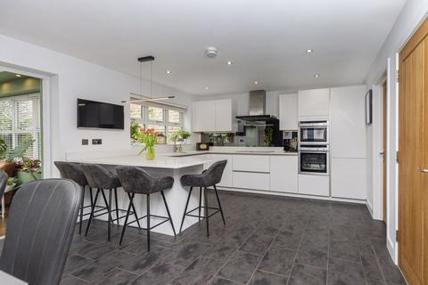 4 bedroom detached house for sale - 7 Marchcroft, Willowfield, Halifax HX2 7NX