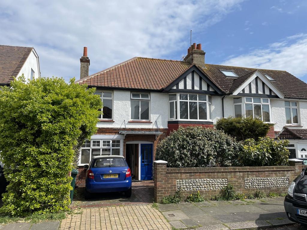 63A St. Leonards Gardens, Hove, BN3 4QA 2 bed flat £285,000
