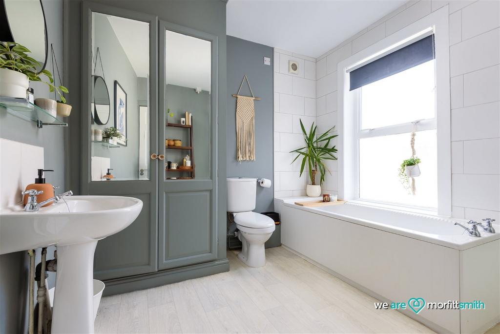 Overton Road, Hillsborough, S6 1WG Beautiful Family Home 5 bed