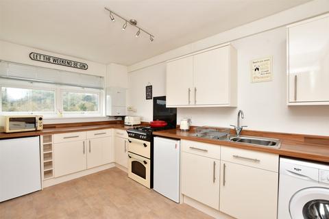 4 Edgeworth Close, Whyteleafe, CR3 0BW