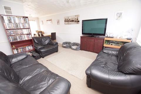 3 bedroom terraced house for sale, Dominie Walk, Lee-On-The-Solent, PO13