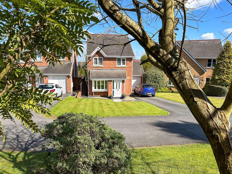St. Davids Way, Biddulph, ST8 7XA 3 bed detached house for sale £300,000