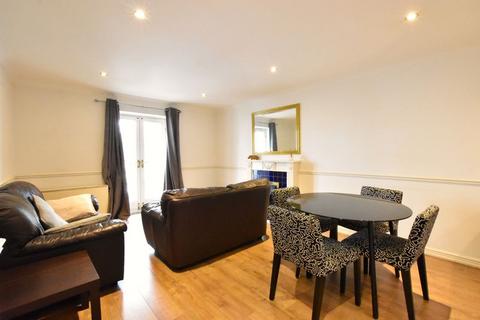 2 bedroom apartment to rent, Russell Road, London