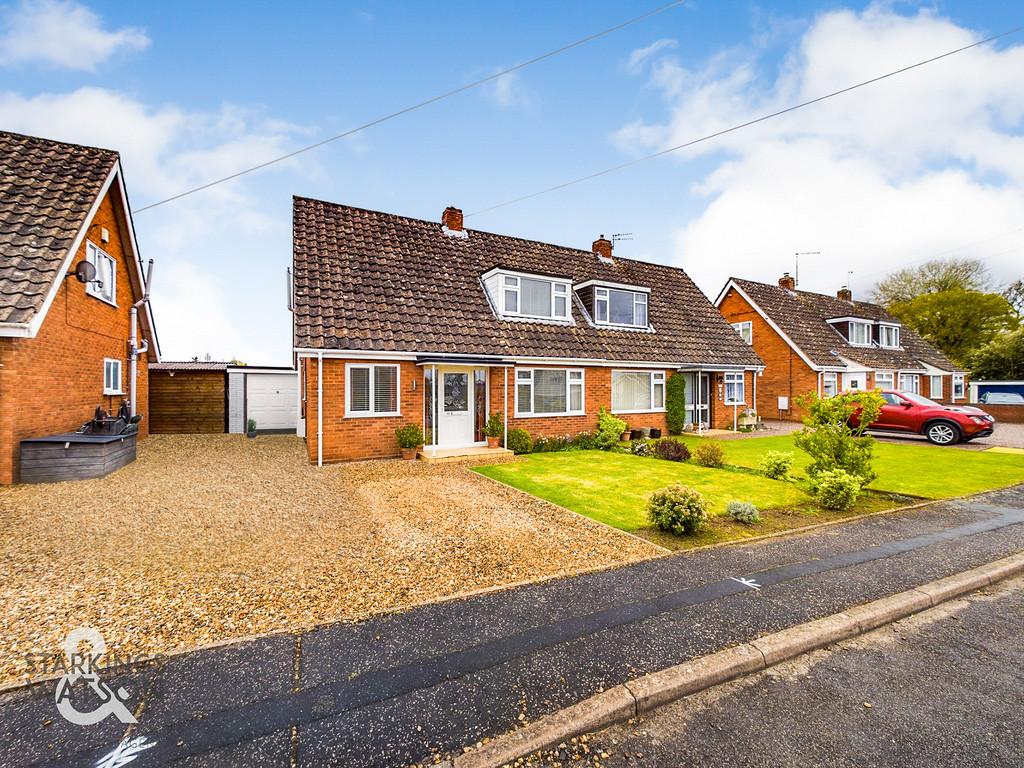 Manor Ridge, Blofield, Norwich 3 bed chalet for sale £345,000