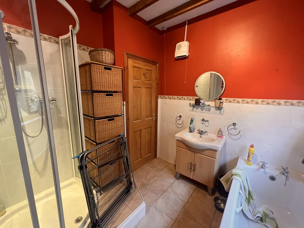 Jack &amp; Jill En-suite  Bathroom