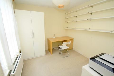 70 Edgell Road, Staines-upon-thames, TW18 2ES