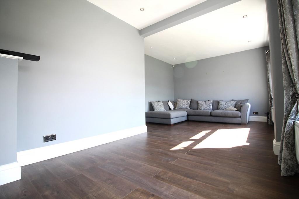 Neston Avenue, Bolton, BL1 2 bed bungalow £900 pcm (£208 pw)