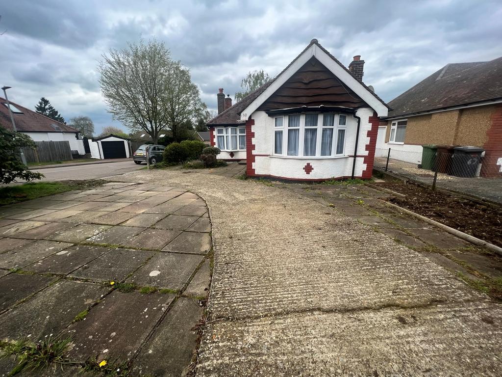 Byng Drive, Potters Bar, EN6 2 bed detached bungalow £2,000 pcm (£462 pw)