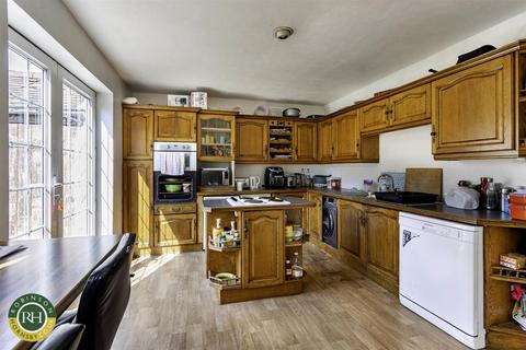 69 Harrowden Road, Wheatley, Doncaster, DN2 4EN