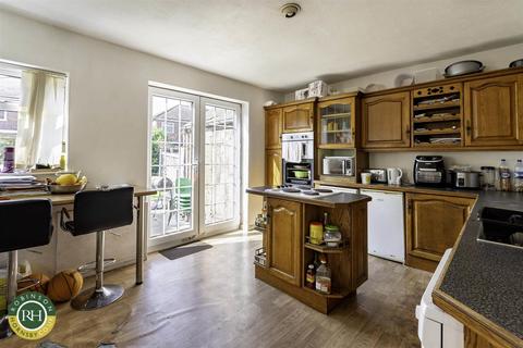 69 Harrowden Road, Wheatley, Doncaster, DN2 4EN