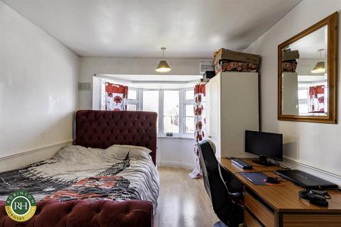 69 Harrowden Road, Wheatley, Doncaster, DN2 4EN