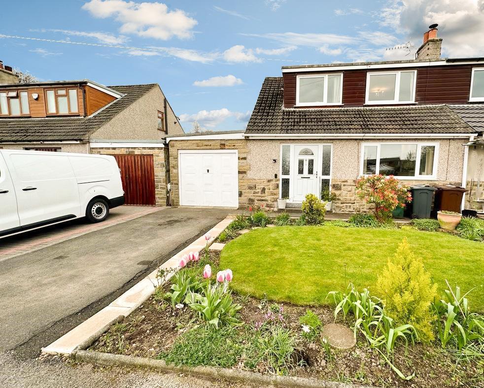 Green Close, Eastburn, Keighley 3 bed semidetached house for sale £