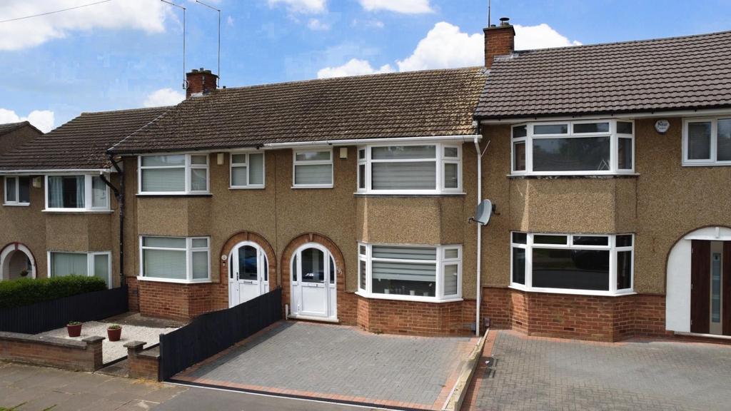 Hazeldene Road, Links View, Northampton NN2 3 bed terraced house for