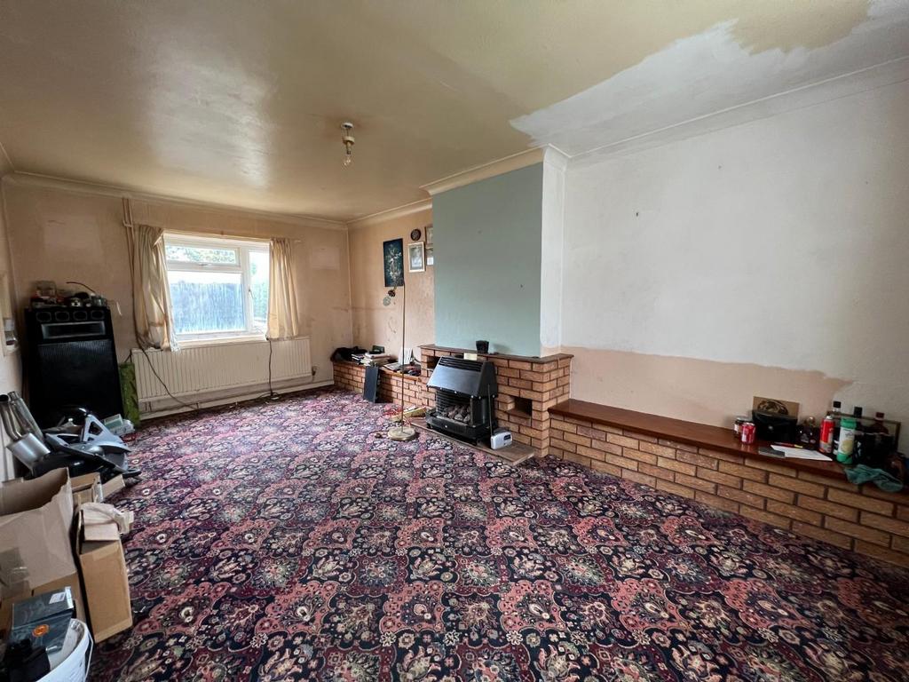 Manor Road, Earls Barton, Northamptonshire NN6 3 bed semidetached