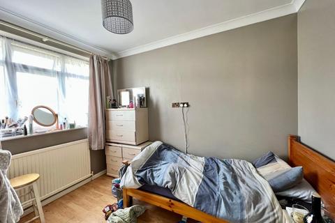 4 Barons Way, Northampton, NN2 8HP