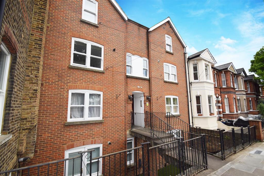 Amyand Park Road, St Margarets village 1 bed flat £1,500 pcm (£346 pw)