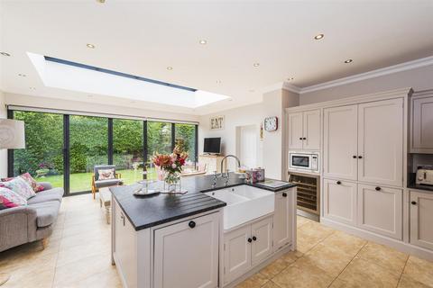 5 bedroom detached house for sale, Tonbridge / Hildenborough Borders