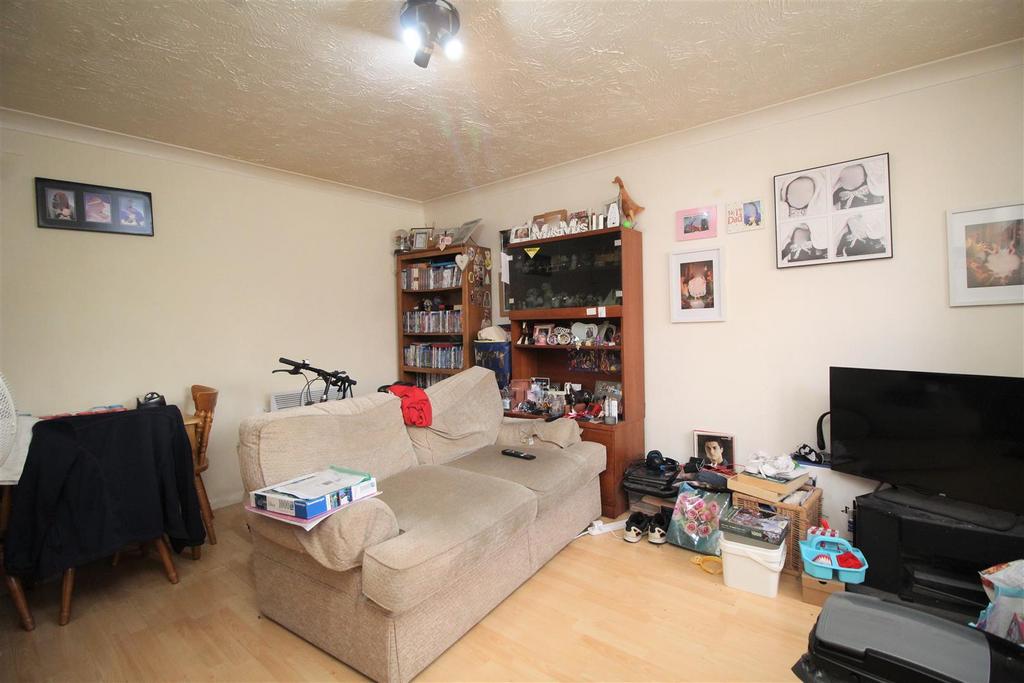 Albany Walk, Woodston, Peterborough 2 bed apartment £110,000