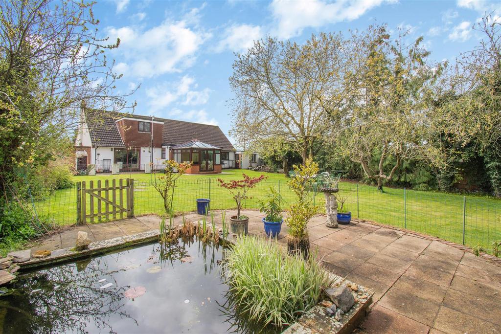 New Hythe Lane, Larkfield, ME20 6PU 5 bed detached house for sale £