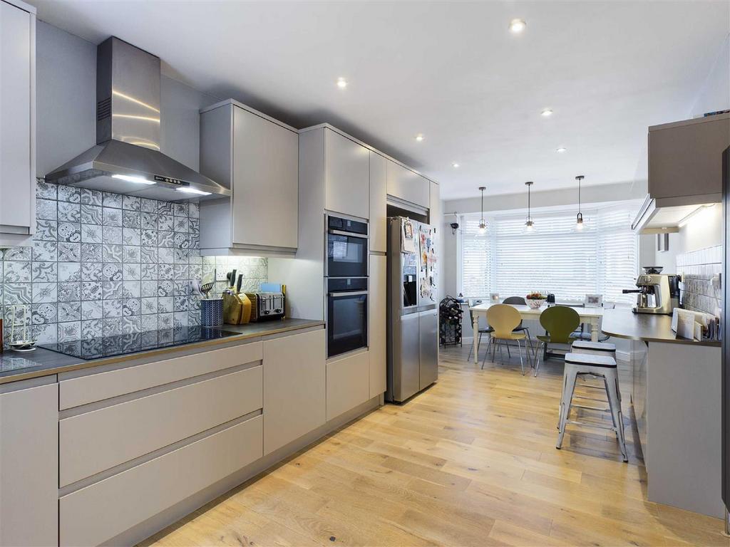 Neasdon Crescent, Tynemouth 4 bed semidetached house £430,000
