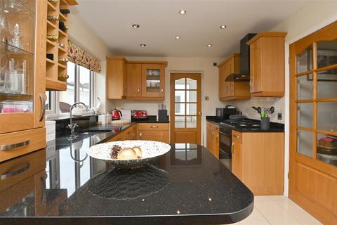 28 Leyfield Road, Sheffield, S17 3EE