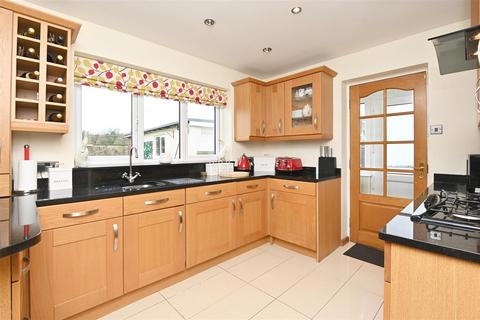 28 Leyfield Road, Sheffield, S17 3EE